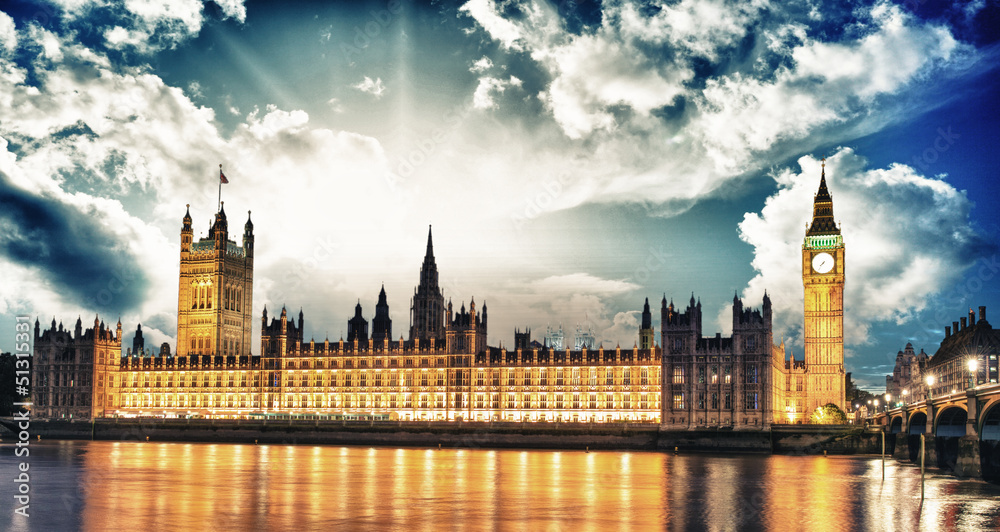 Big Ben and House of Parliament at River Thames International La
