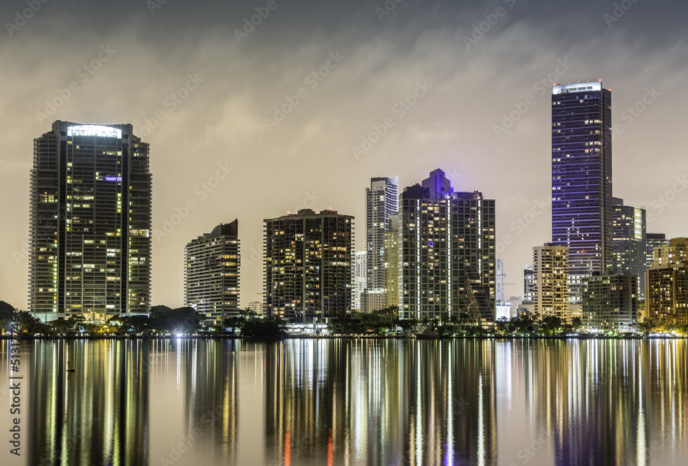 Obraz premium Miami downtown at night