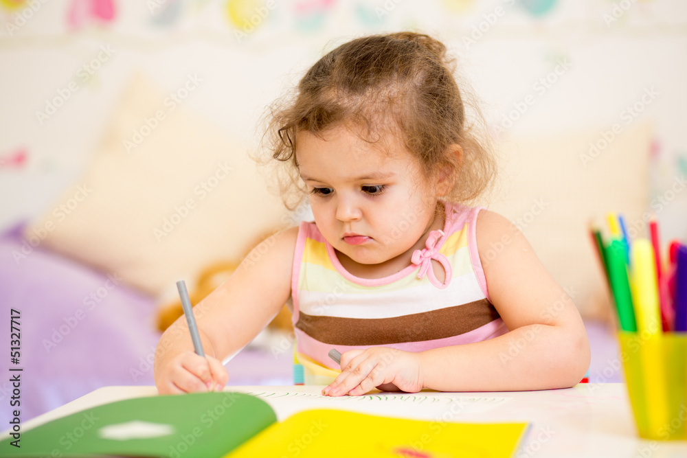 kid girl drawing with felt-tip pen kid girl drawing with felt-tip pen