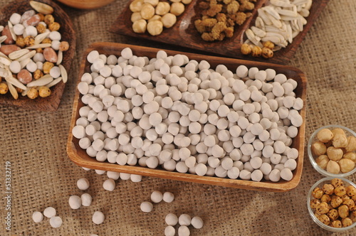 white chickpeas