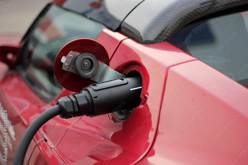 Elektroauto an der Ladestation Elektroauto an der Ladestation