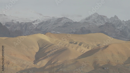 Montagnes et dunes couvertes de neige 01, Afghanistan photo