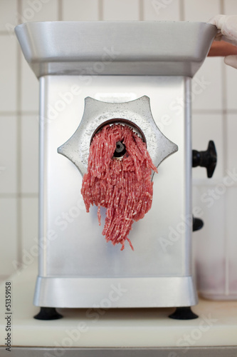 fleischwolf mit hackfleisch photo