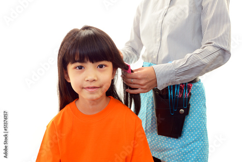 ヘアケアをする女の子 photo