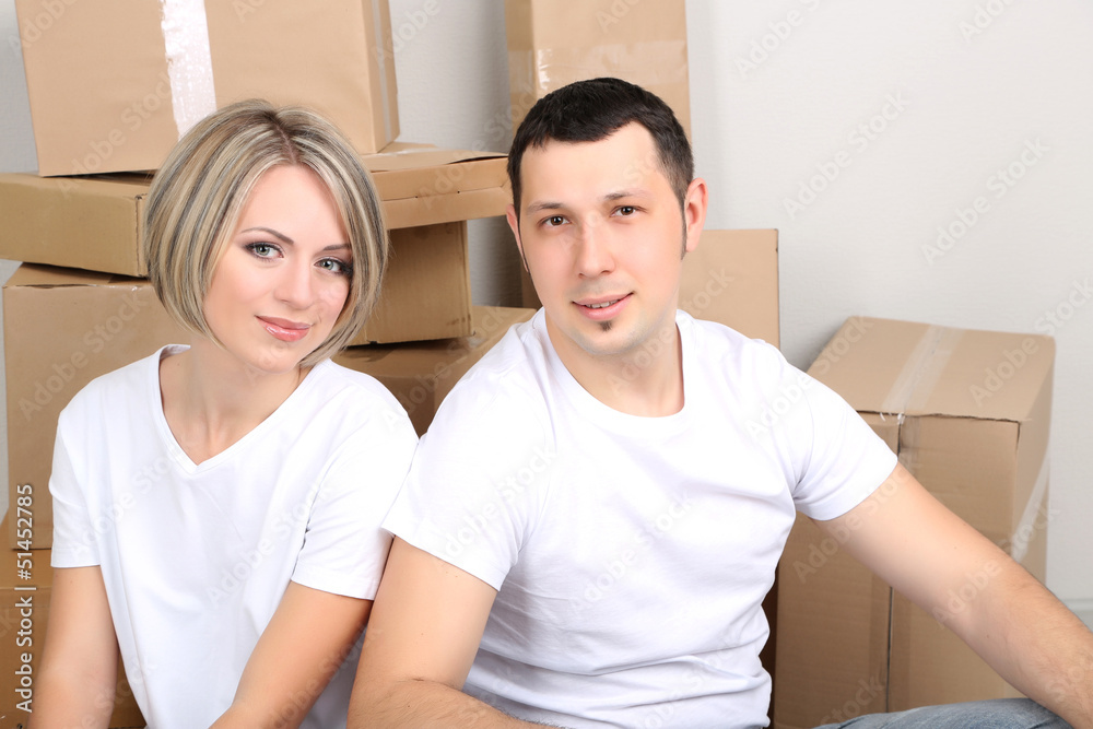 Obraz premium Young couple moving in new house
