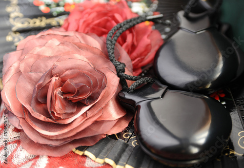 Fotografi castanets and flowers