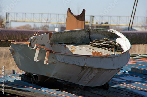 Weißes Ruderboot