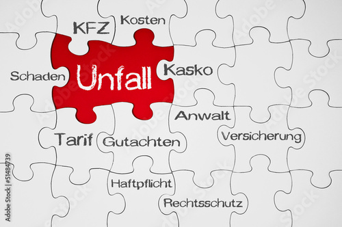 Puzzle in Rot mit Unfall