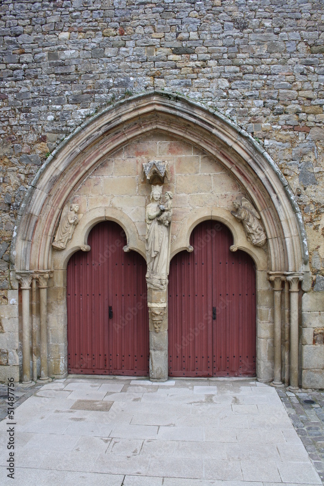 Portail de l'abbatiale de Paimpont