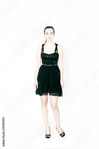 junge Frau im Kleid