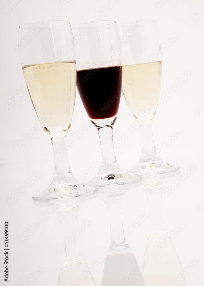 Degustazione di vino bianco e rosso