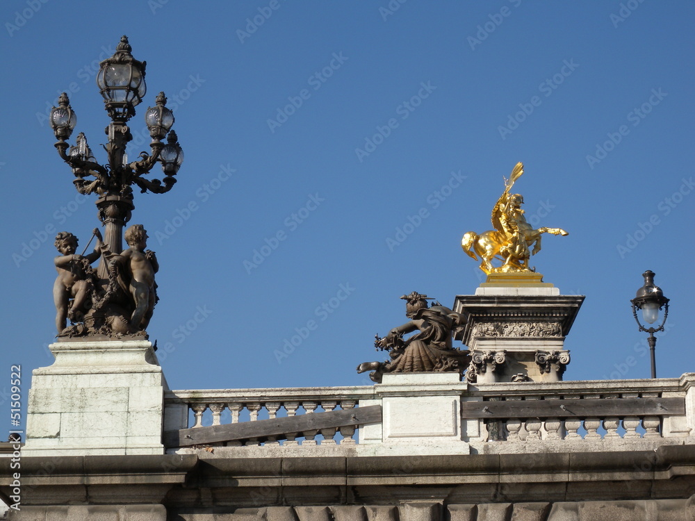 Obraz premium Figuren auf der Pont Alexandre III