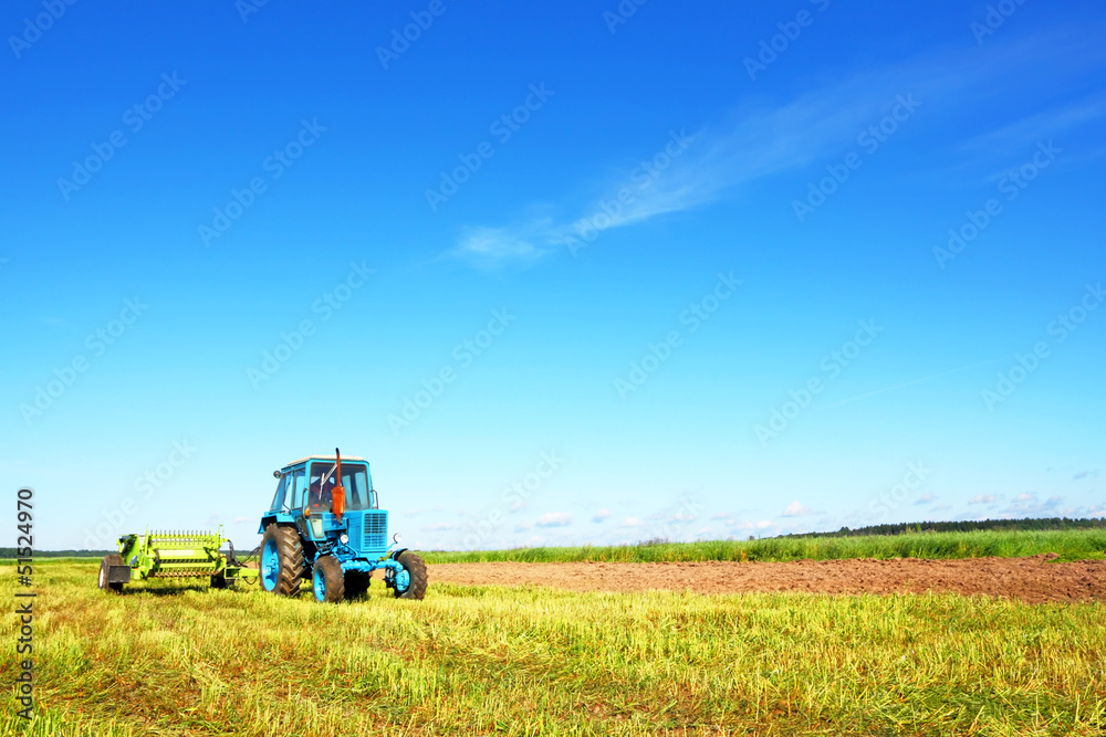 Fototapeta premium Tractor on a farmer field