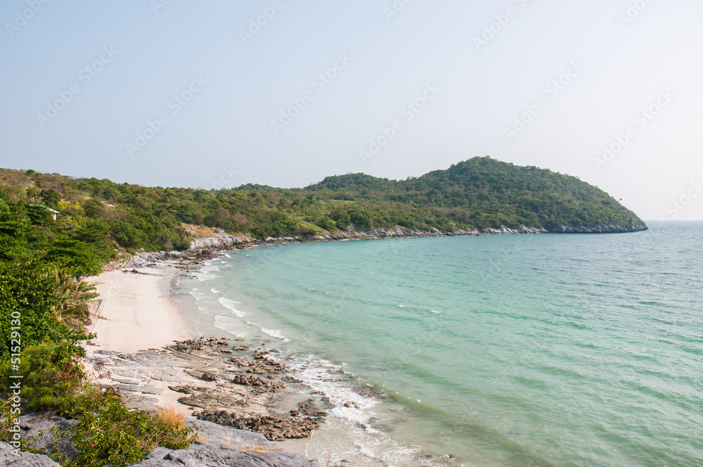 Fototapeta premium sea and mountain on Sichang island , Thailand