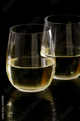 stemless white wine glasses