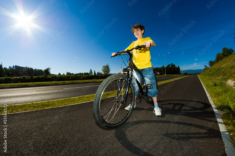 Obraz premium Boy biking