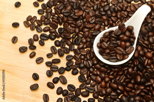 Fototapeta Naklejka Na Ścianę i Meble -  Close up of coffee Beans in white spoon