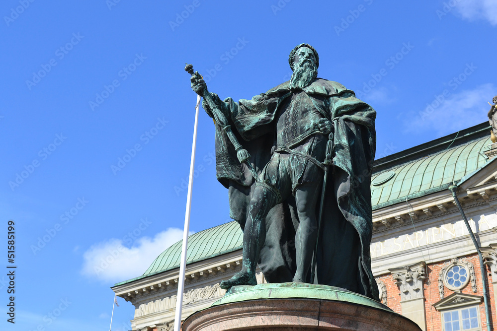 Fototapeta premium Statue in the center of Stockholm