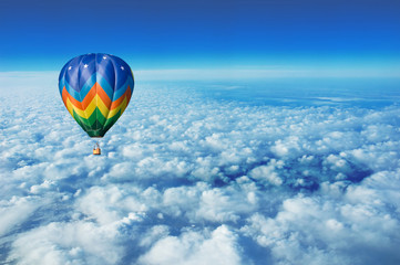 Acrylglasbilder Ballon Einzelner Heißluftballon im goldenen Abendlicht  © Arlo Magicman