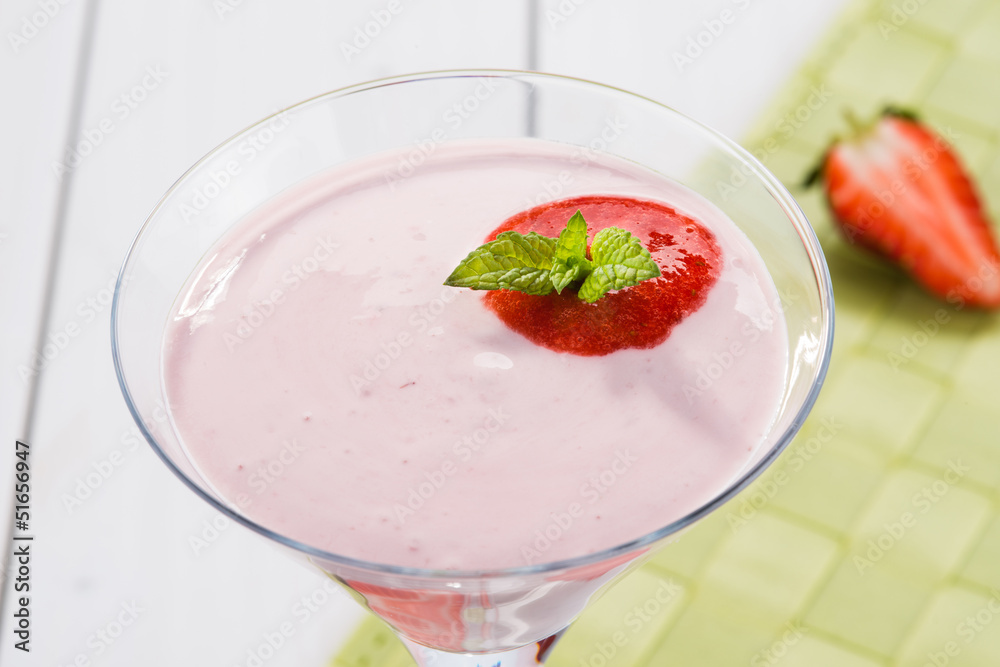 Frappè alla fragola - Strawberry milkshake, closeup Frappè alla fragola - Strawberry milkshake, closeup