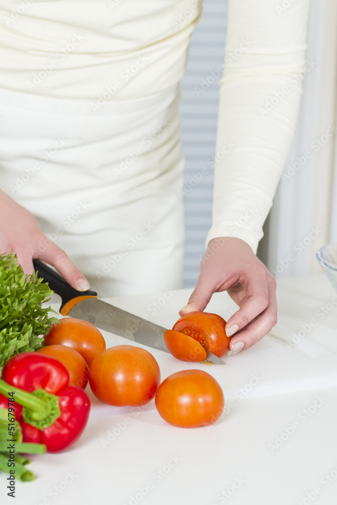 Cut Vegetables to a Salad Cut Vegetables to a Salad