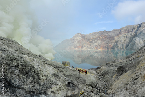 Cratere del vulcano Ijen sull'isola di Java in Indonesia photo