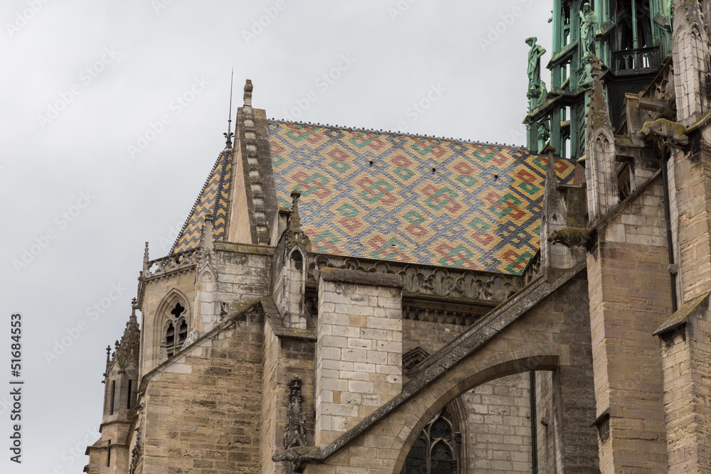Tuiles colorées vernies de l'église de Notre-Dame