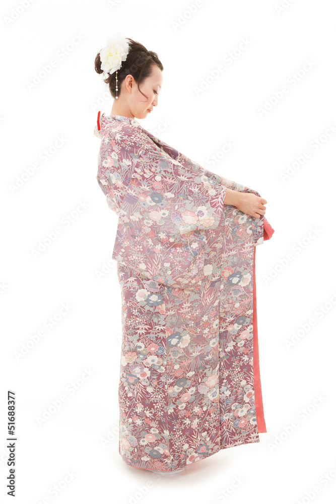 着付けする着物女性 着付けする着物女性