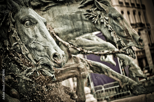 Détail fontaine place des Terreaux Lyon photo