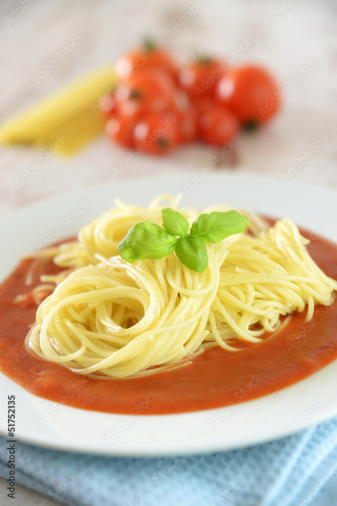 Italienische Nudeln mit Soße Italienische Nudeln mit Soße