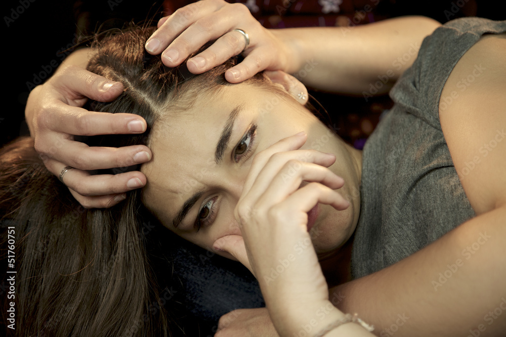 Obraz premium Woman holding sad depressed young woman