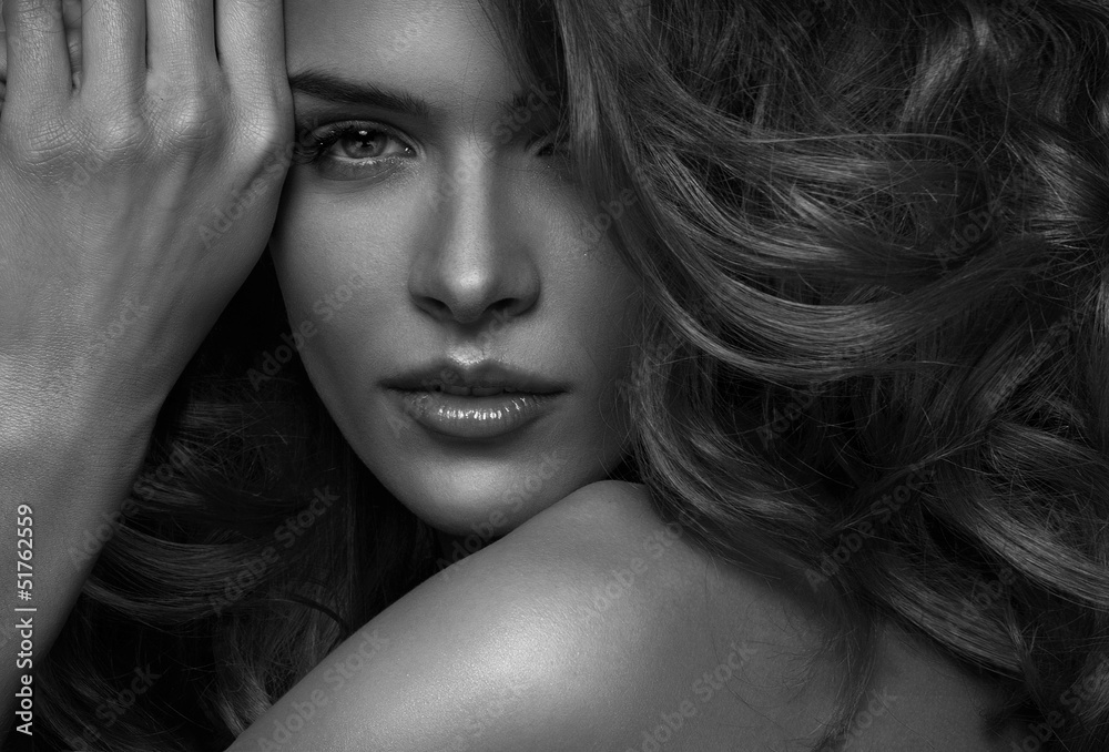 Obraz premium Vogue style photo of sensual woman