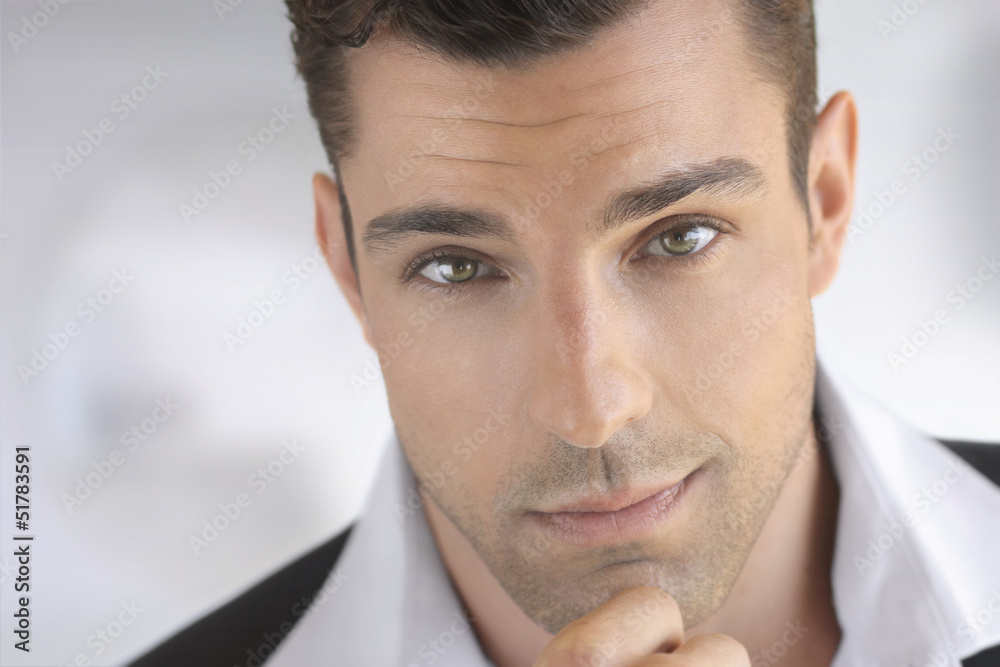 Obraz premium Handsome man close
