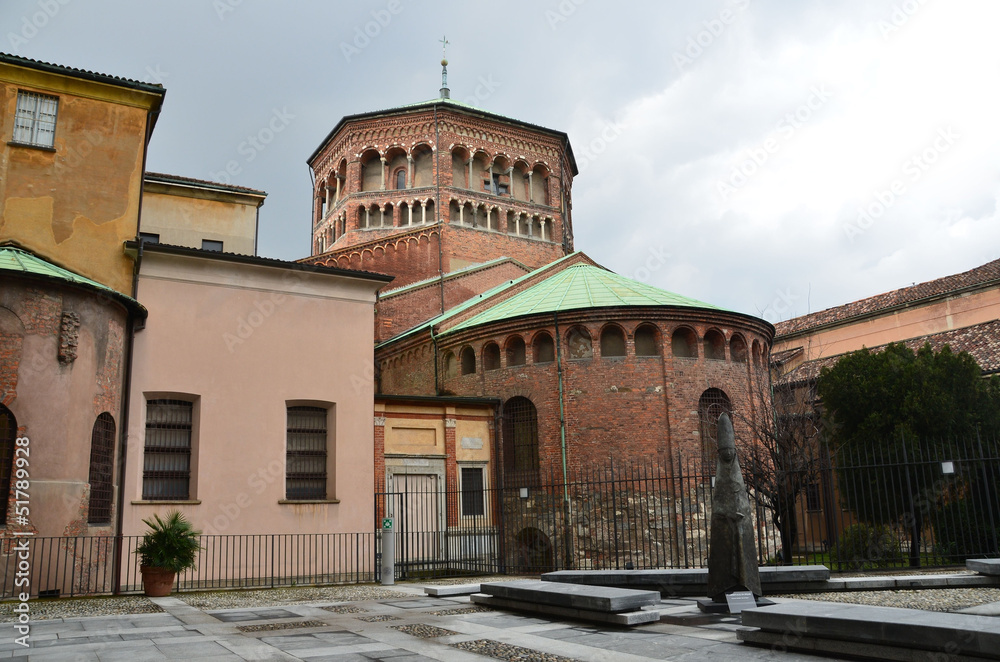 Италия, Милан. базилика Св. Амброджио, 5 век.