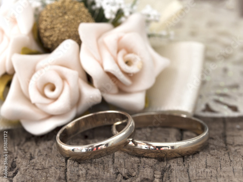 wedding rings in the vintage arrangement