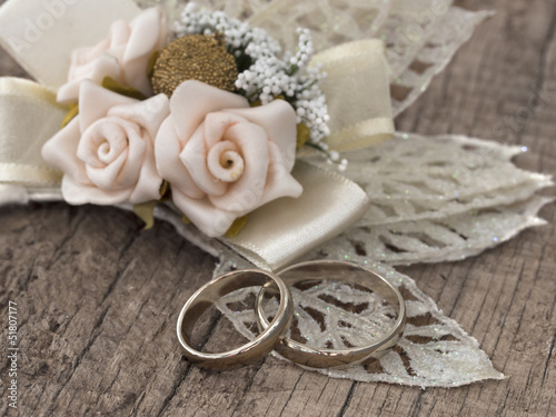 wedding rings in the vintage arrangement