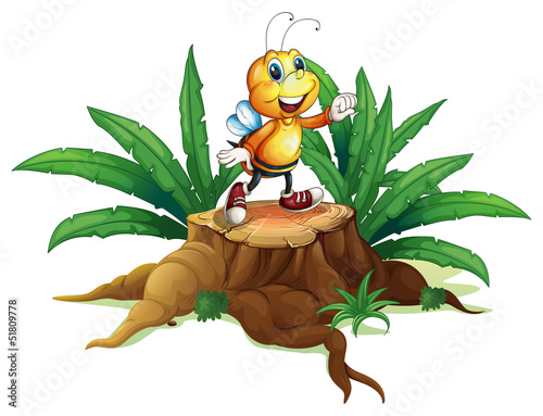 A smiling bee above the trunk