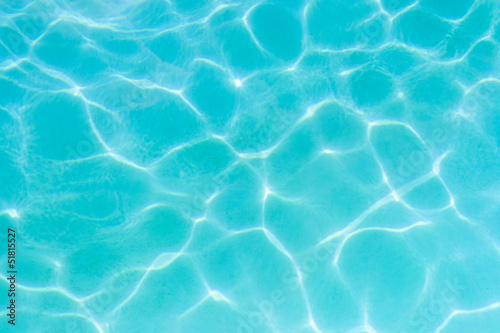 réverbération surface piscine