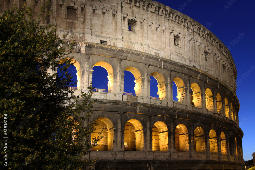 Rome et le Colisée de nuit