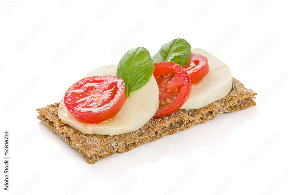 Knäckebrot mit Tomate und Mozzarella