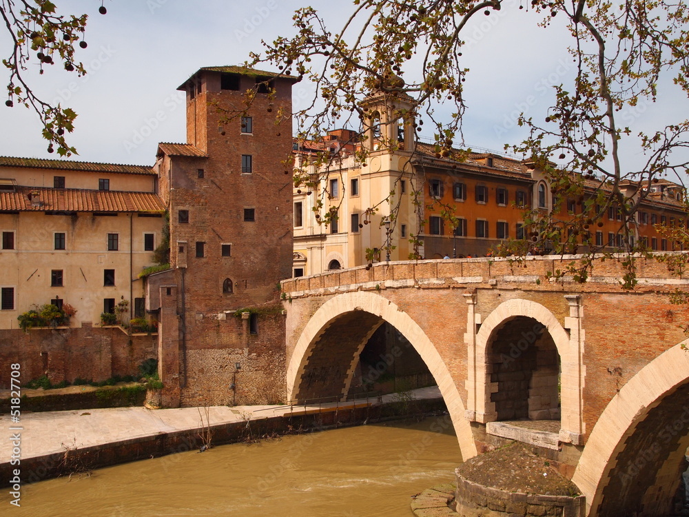 Roma, ponte con arcata in muratura