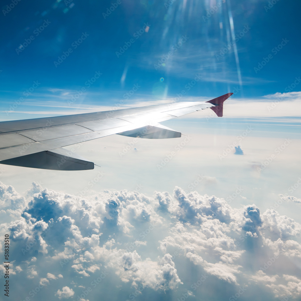 Obraz premium Wing of the plane on sky background