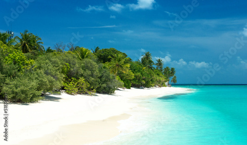 tropischer Strand auf den Malediven © Loocid GmbH