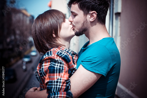 young couple kissing © Eugenio Marongiu