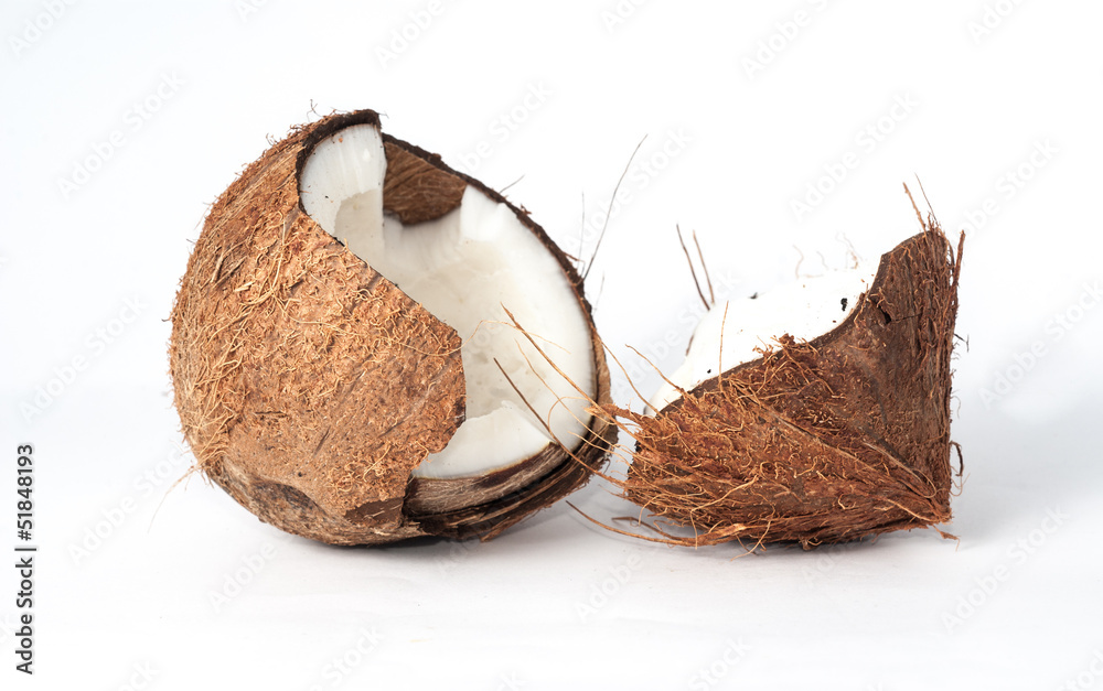 Rozłupany orzech kokosowy - obrazy, fototapety, plakaty 
