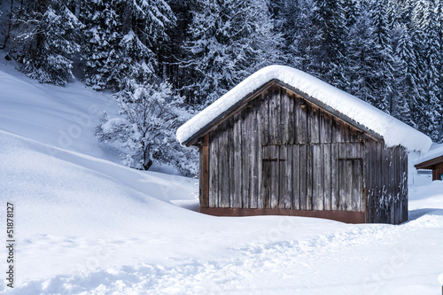 hütte in winterlandschaft © sp4764