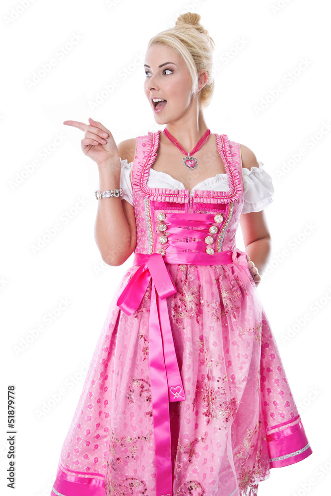 Frau isoliert im pinkfarbenen Dirndl Frau isoliert im pinkfarbenen Dirndl