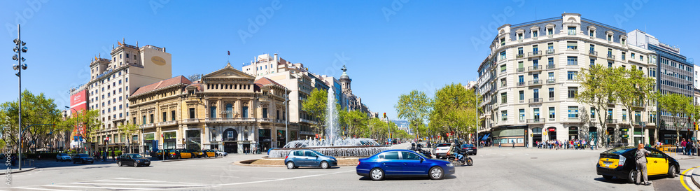 Naklejka premium Panorama skrzyżowania Gran Via i Passeig de Gracia