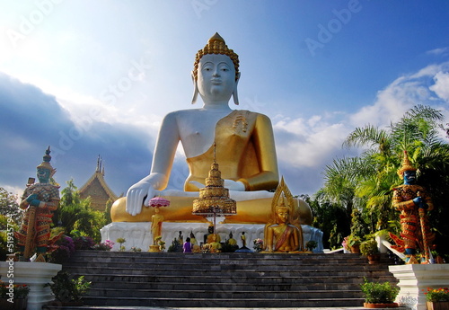 Wat Phra That Doi Kham   chiangmai   thailand © tuayai