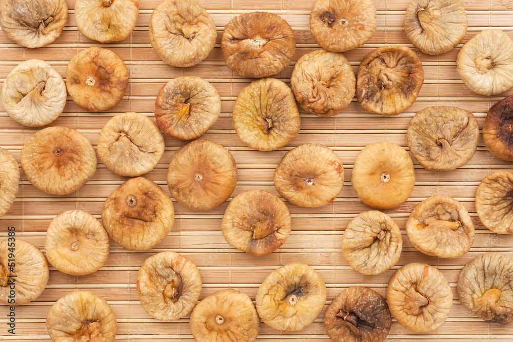 Figs on the bamboo mat